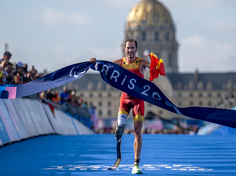 Dani Molina se corona en París con una remontada épica