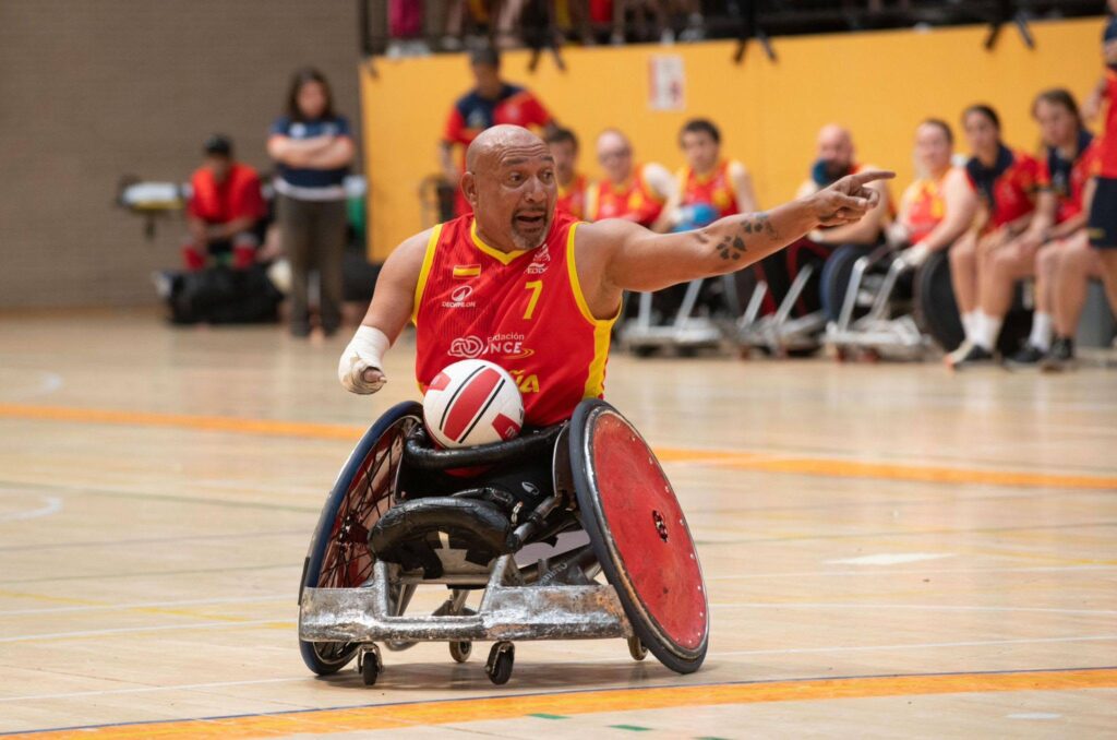 Juan Tiján durante un partido en el Europeo B de rugby en silla de ruedas